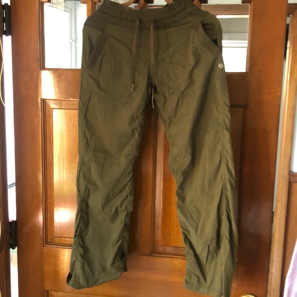 Lululemon size 4 army green pants